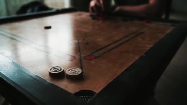 Das Traditionelle Brettspiel Carrom Glücksspiel — Stockvideo