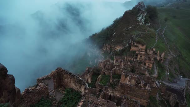 Pueblo Abandonado Alto Las Montañas Daguestán Gamsutl Naturaleza Niebla — Vídeos de Stock