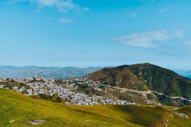 Aul Kubachi dağların tepesinde. Highlands 'taki Antik Şehir. Dağıstan