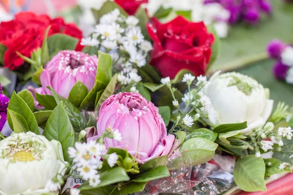 礼拝を作るための花 — ストック写真