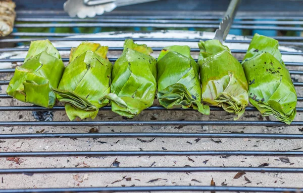 De geroosterde kleefrijst met kokosmelk en taro — Stockfoto