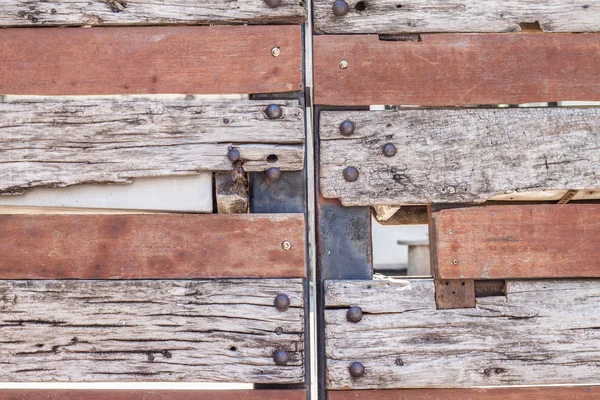 A velha porta de madeira — Fotografia de Stock