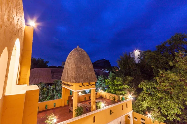 Blick von außen auf ein Hotel — Stockfoto