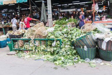 sebze atmak uzağa çöp taze gıda Market olarak yığını