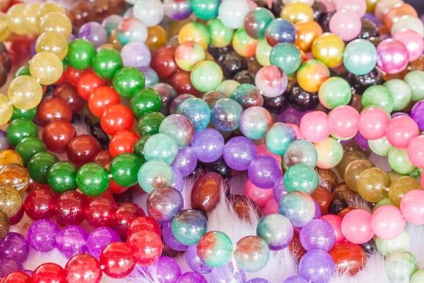 Collier de perles colorées — Photo