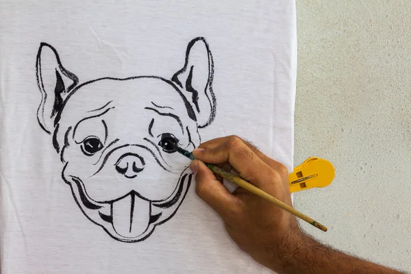 Drawing dog on white shirt