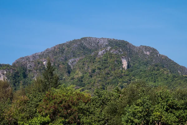 Mountain with blue sky — Stock Photo, Image