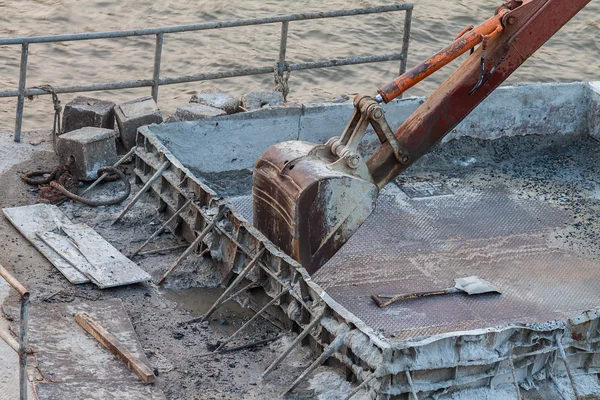 Rakennustyömaa ponttonilla — kuvapankkivalokuva