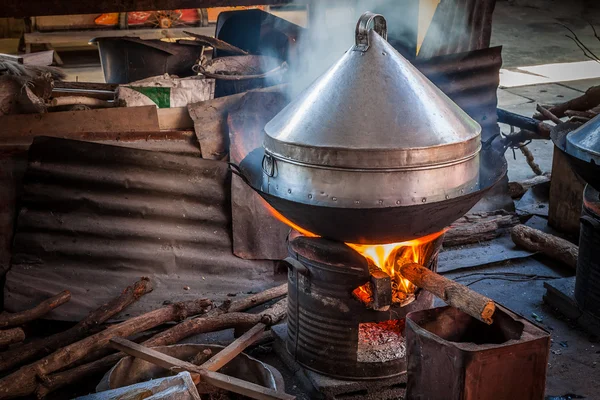 Sobremesa de cozinha em steamboiler — Fotografia de Stock
