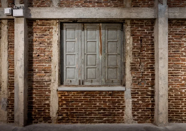 Wooden window on brick wall — Stock Photo, Image