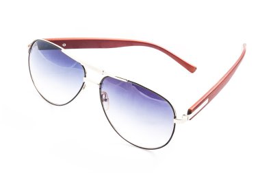 beyaz zemin üzerinde moda gözlük