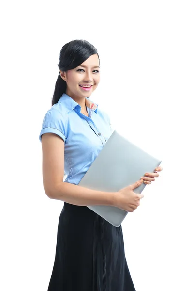 Asiática joven mujer de negocios con portátil, aislado en blanco — Foto de Stock