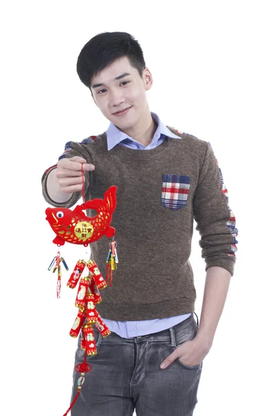 Asiatische Teenager Junge feiern chinesisches Neujahrsfest, isoliert in weiß — Stockfoto