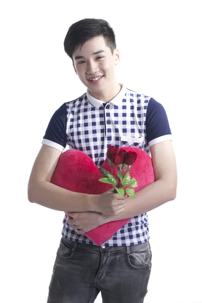 Ragazzo sorridente con rosa rossa di San Valentino, isolato su bianco — Foto Stock