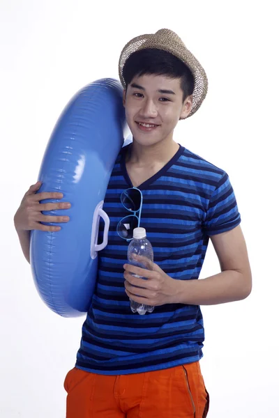 Asijské pohledný mladík v létě tanktop, plážové módy — Stock fotografie