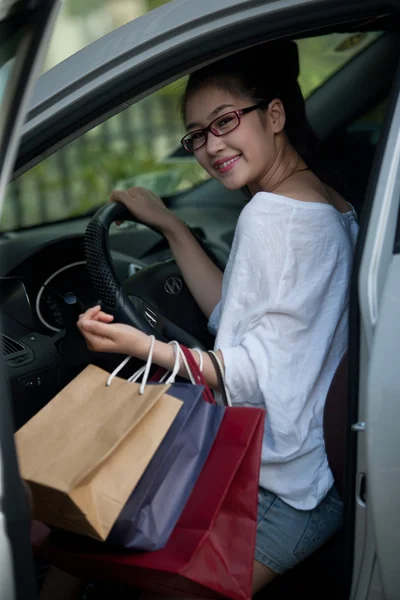Mulher asiática com saco de compras — Fotografia de Stock