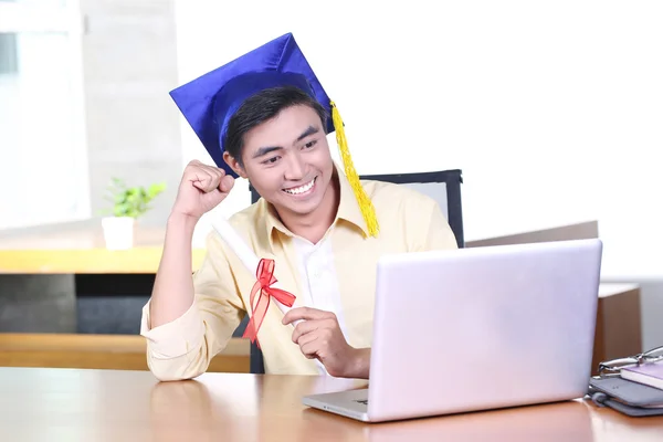 Online training course - Young Asian graduation student guy — Stock Photo, Image