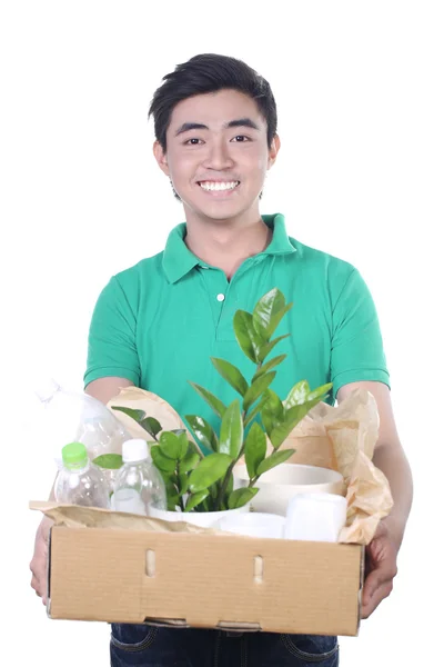 Hombre guapo con caja reciclable — Foto de Stock