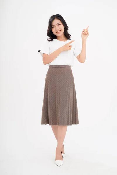 Azjatyckie Atrakcyjne Młoda Kobieta Gestem Ręki Pokazując Palcem Przestrzeni Kopii — Zdjęcie stockowe