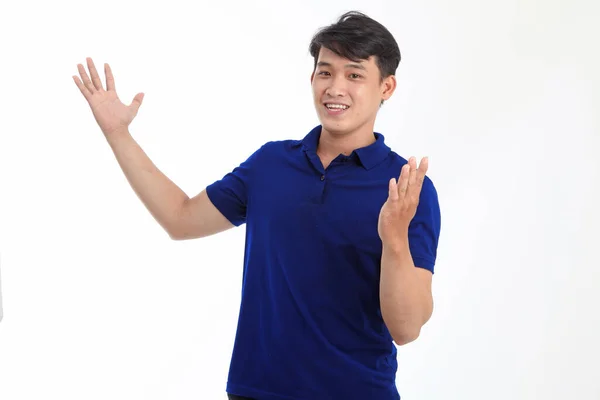 Азиатский Молодой Красивый Мужчина Воротничковой Рубашке Белом Фоне Жестом Руки — стоковое фото