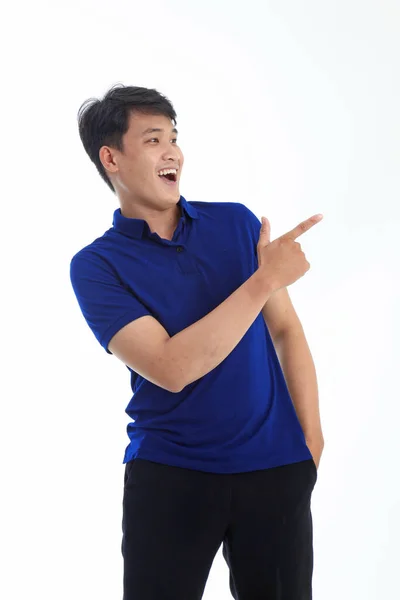 Азиатский Молодой Красивый Мужчина Воротничковой Рубашке Белом Фоне Жестом Руки — стоковое фото