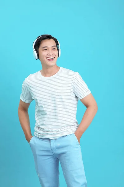 Asiatische Gutaussehende Und Fröhliche Junge Mann Isoliert Auf Hintergrund — Stockfoto