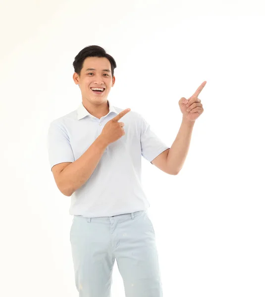 Asijské Pohledný Veselý Mladý Muž Gestem Ruky Ukazují Kopírovací Prostor — Stock fotografie