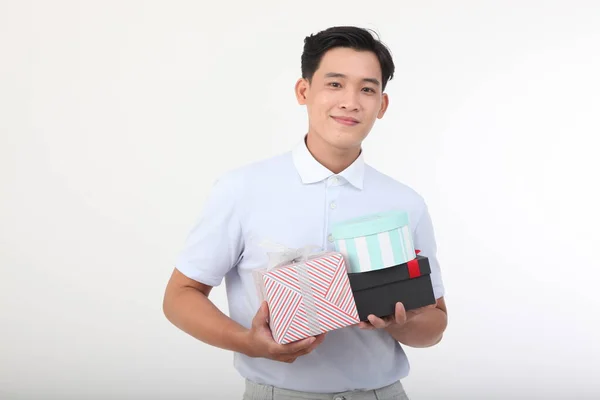 Asiatique Bel Homme Jeune Joyeux Avec Boîte Cadeau Isolé Sur — Photo