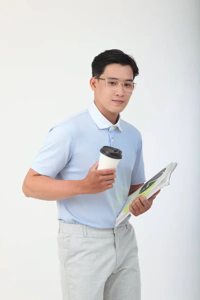 Asiatique Beau Jeune Homme Joyeux Tenir Cahier Tasse Papier Café — Photo