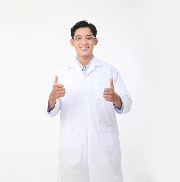 Asiático Joven Guapo Médico Guardería Personal Médico Blusa Abrigo Aislado —  Fotos de Stock