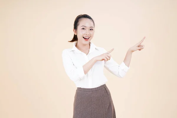 Retrato Asiático Jovem Mulher Bonita Alegre Dedo Indicador Com Gesto — Fotografia de Stock