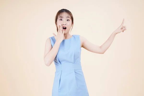 Aziatisch Jong Mooi Vrouw Met Hand Gebaar Tonen Uitdrukking Van — Stockfoto