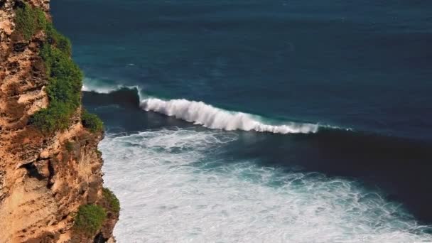 Uluwatu cliff loop — Stock Video