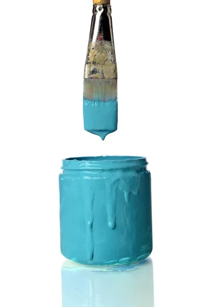 Pintbrush 浸入的蓝绿色颜料罐 — 图库照片