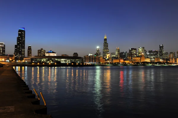 Чикагская Skyline в сумерках — стоковое фото