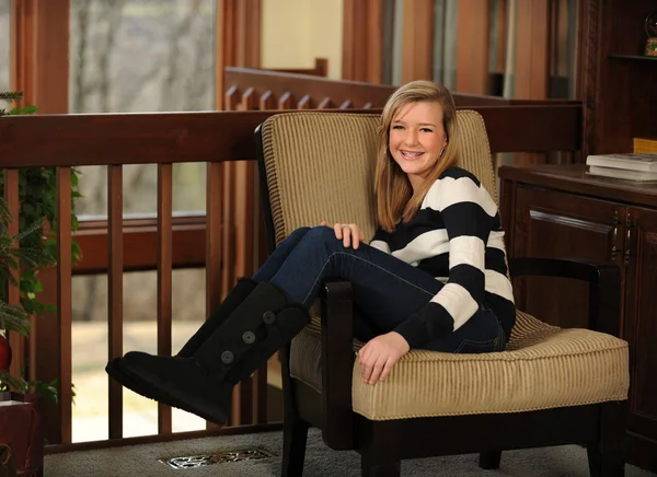 Teen Girl Smiling — Stock Photo, Image