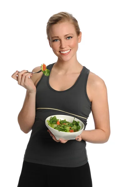 Mujer joven sosteniendo el tazón con ensalada — Foto de Stock
