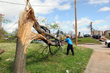 Tornado saint louis vurduktan sonra imha
