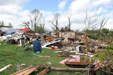 Tornado saint louis vurduktan sonra imha
