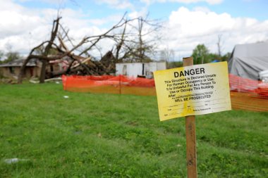 Tornado saint louis vurduktan sonra imha