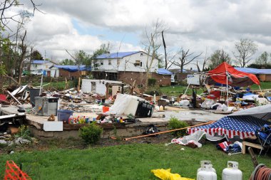 Tornado saint louis vurduktan sonra imha