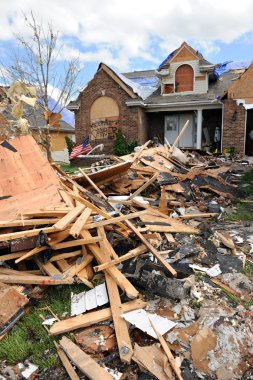 Tornado saint louis vurduktan sonra imha