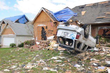 Tornado saint louis vurduktan sonra imha