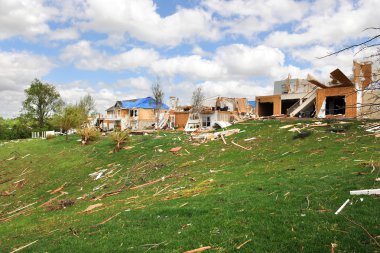 Tornado saint louis vurduktan sonra imha