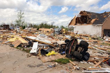 Tornado saint louis vurduktan sonra imha