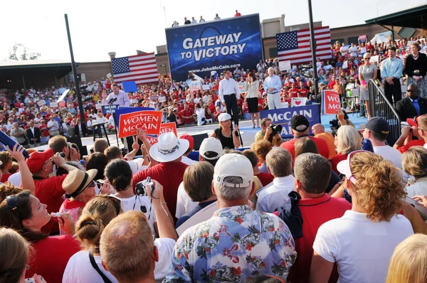Mike Huckabee parla al McCain Rally — Foto Stock