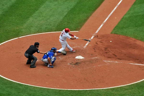 Albert Pujols batendo — Fotografia de Stock