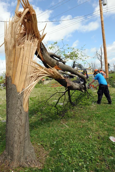 Clean Up After Saint Louis Tornadoes — Stock Photo, Image