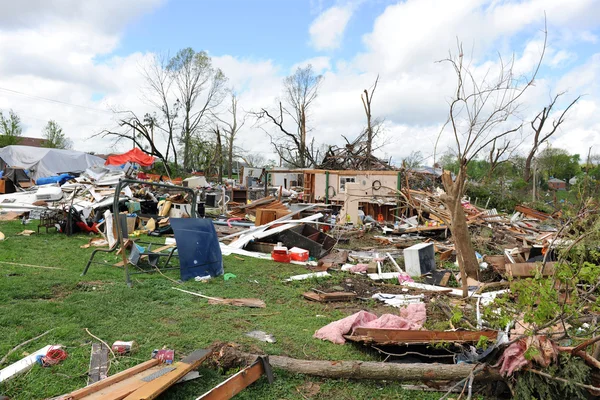 Distruzione dopo i tornado Hit Saint Louis — Foto Stock
