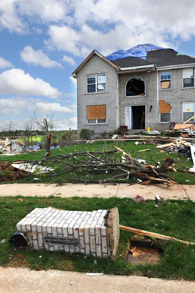 Zerstörung nach Tornados in Saint Louis — Stockfoto